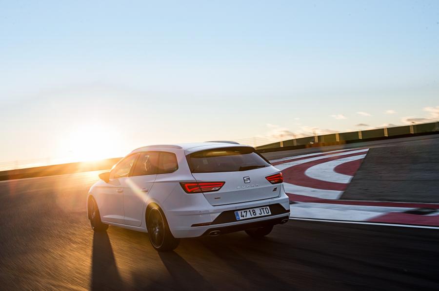  Seat Leon ST Cupra 300 2017 года  (WW) (фото 3 из 49)